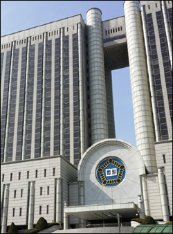 약정원·IMS 형사재판 돌연 연기, 최순실 재판 여파?