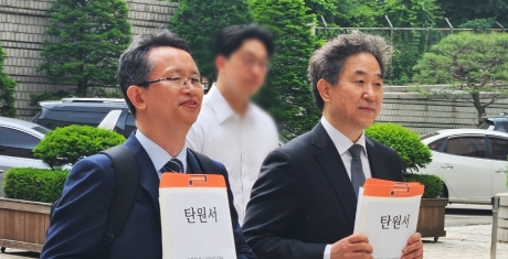 전국의대 1만3천명, 증원중지 요청…재판부, 누구손 들까 