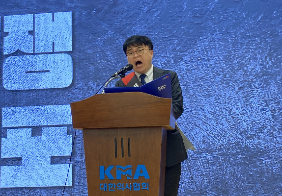 의료계 18일 전면 휴진…의사 절반 "단체행동 참여"