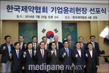 `혼돈의 시대`‥윤리경영 '훈풍', 리베이트 '역풍' 혼재