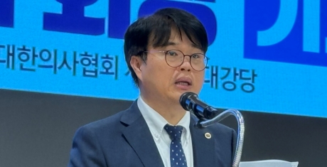 탄핵 위기 임현택, 쇄신 기회 읍소…"엎드려 사죄"