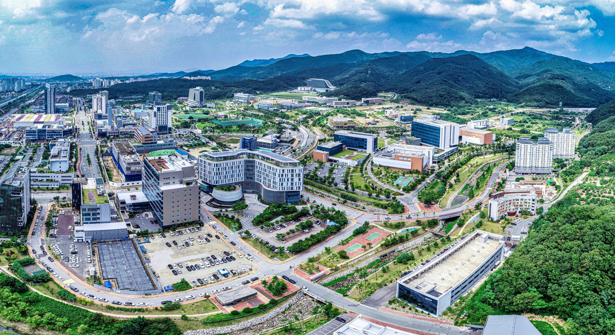 케이메디허브 "2025년 경영, '성장'과 '내실' 집중"