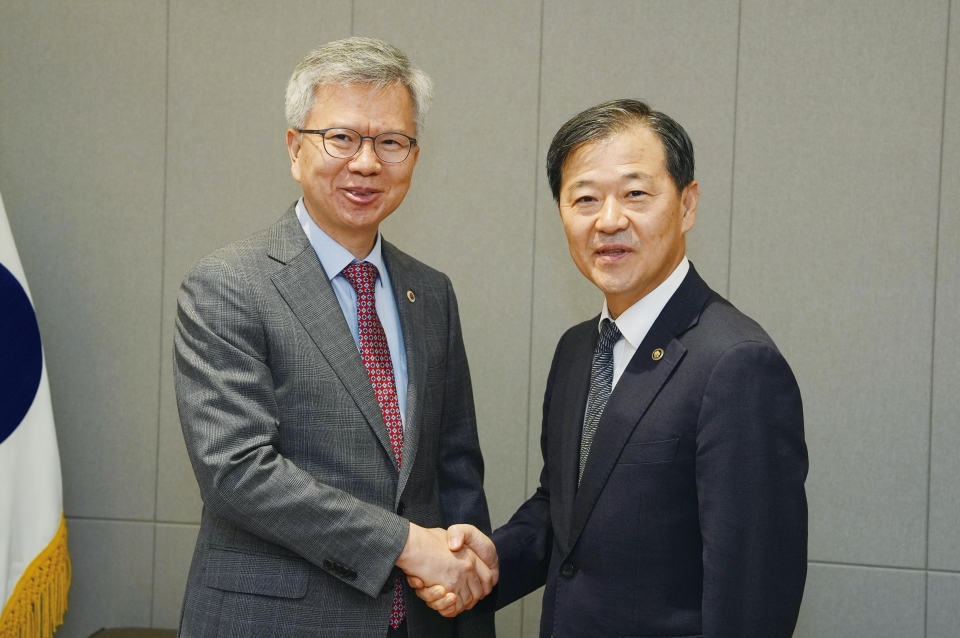 "신뢰와 소통으로 풀자"‥의협-복지부, 의료정상화 협력 의지